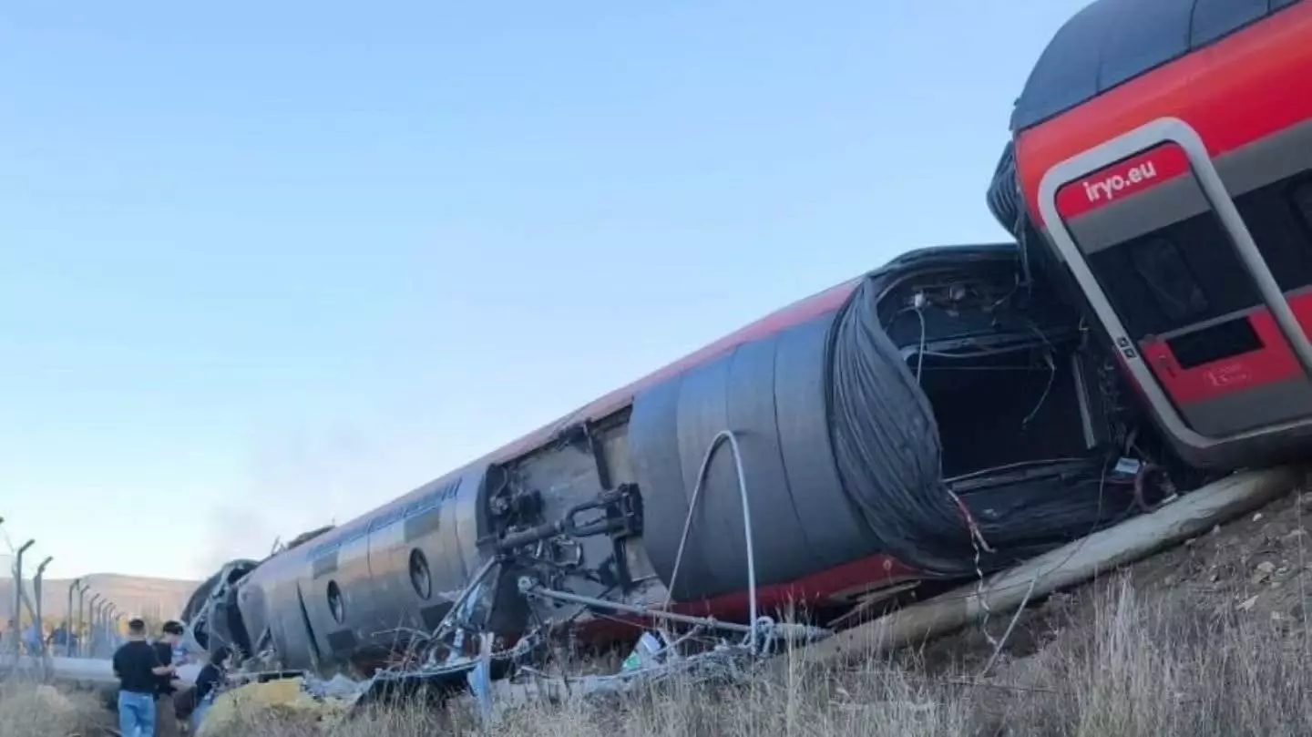 Revoltă în Spania după gravul accident feroviar din Toledo: "Ne-am săturat, ești un dezastru!"